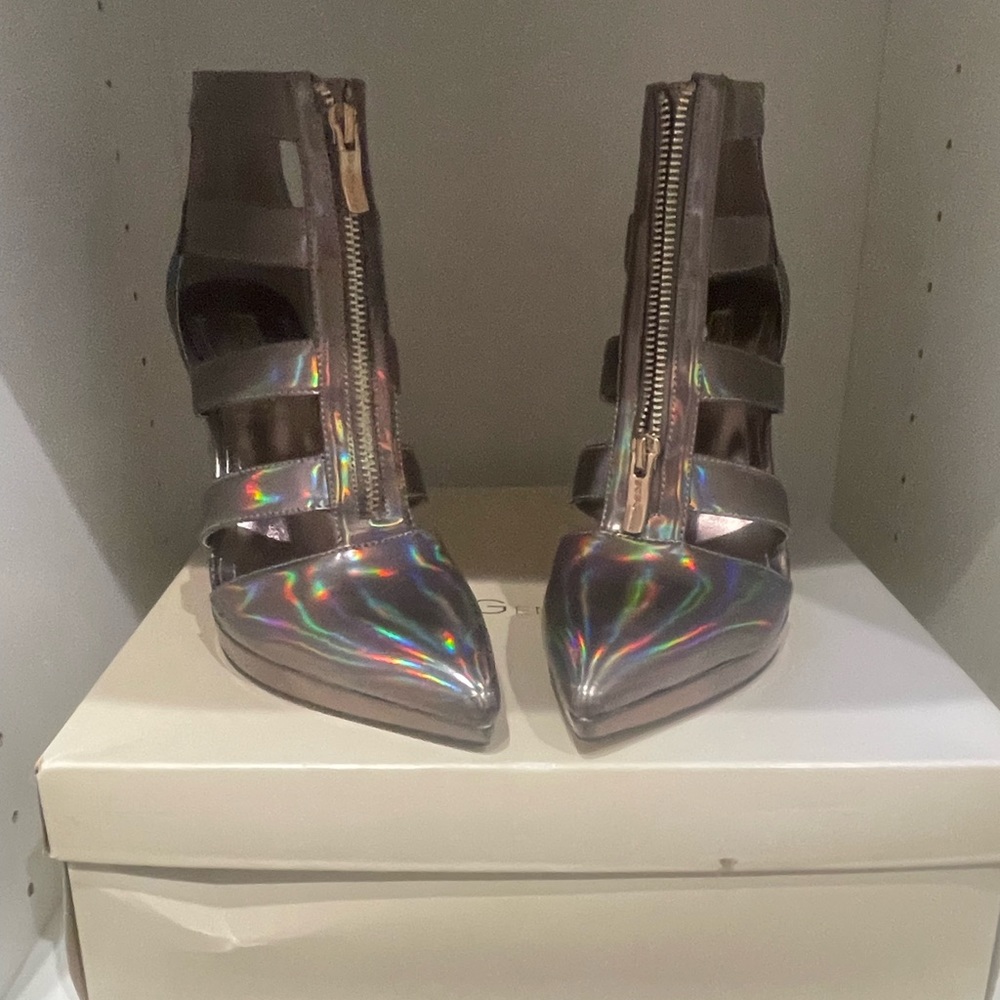 BCBG METALLIC HEELS